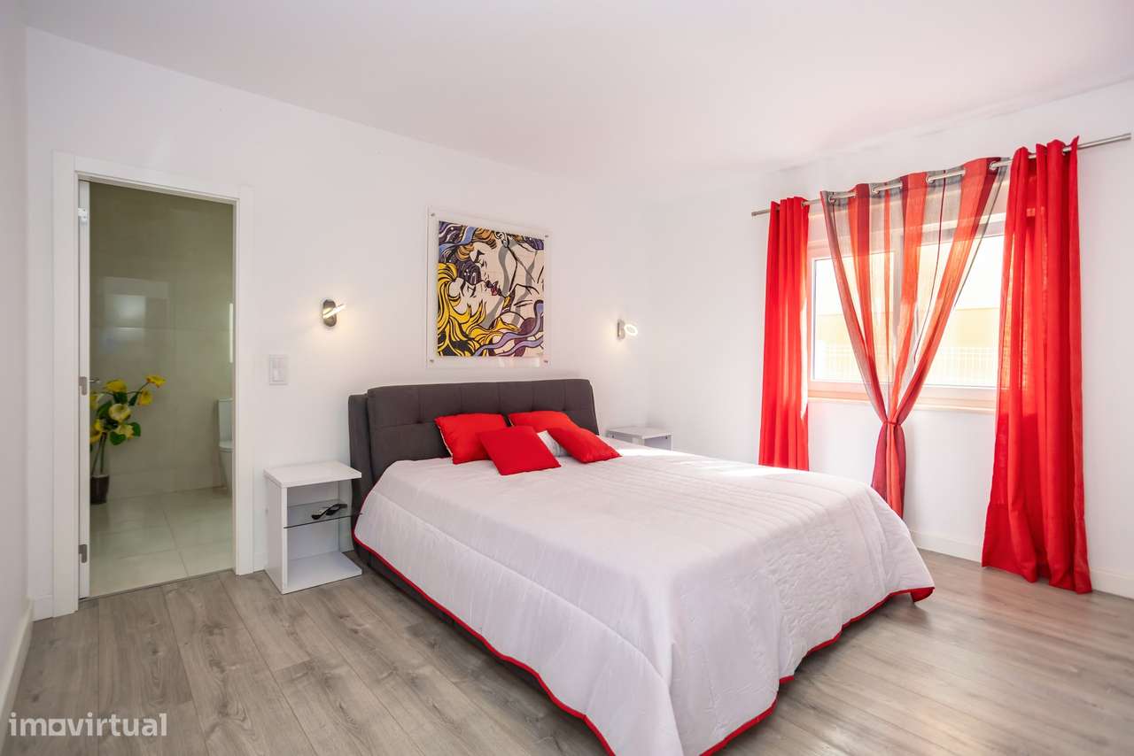 Moradia T5 com 223 m², Box e Sótão na Quinta da Peça, em Loures-8