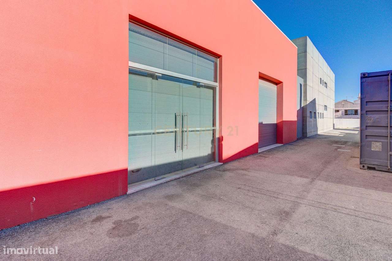 Loja para comércio e serviços com 836m2, lote de terreno com 1.722m2 e - Grande imagem: 2/6