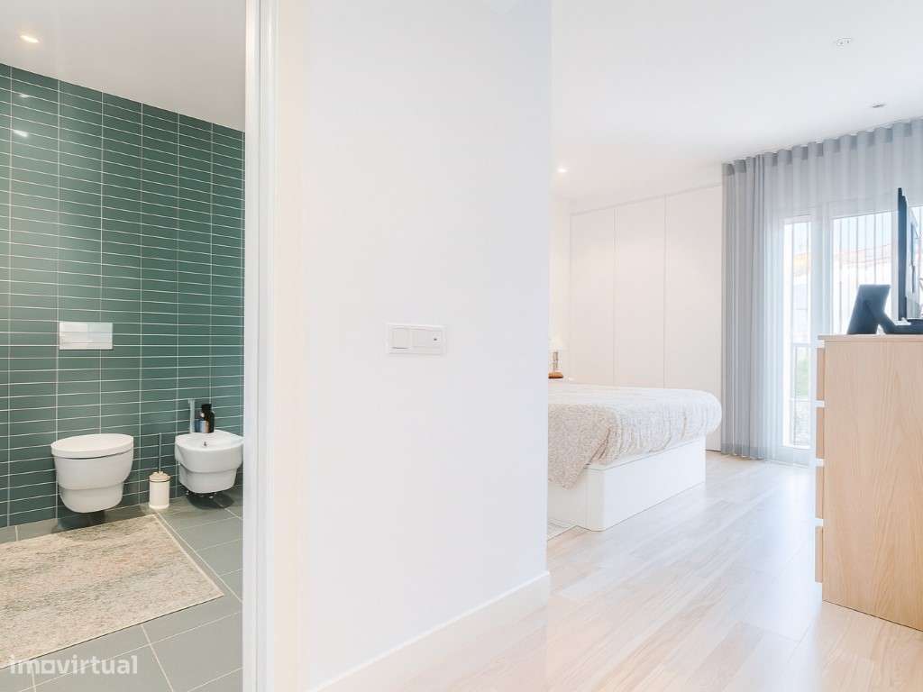 Exclusivo! | T2 com Garagem BOX | Suite | Varandas | Vista Rio-8