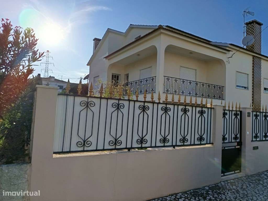 Moradia Geminada T3 na Quinta do Conde-8