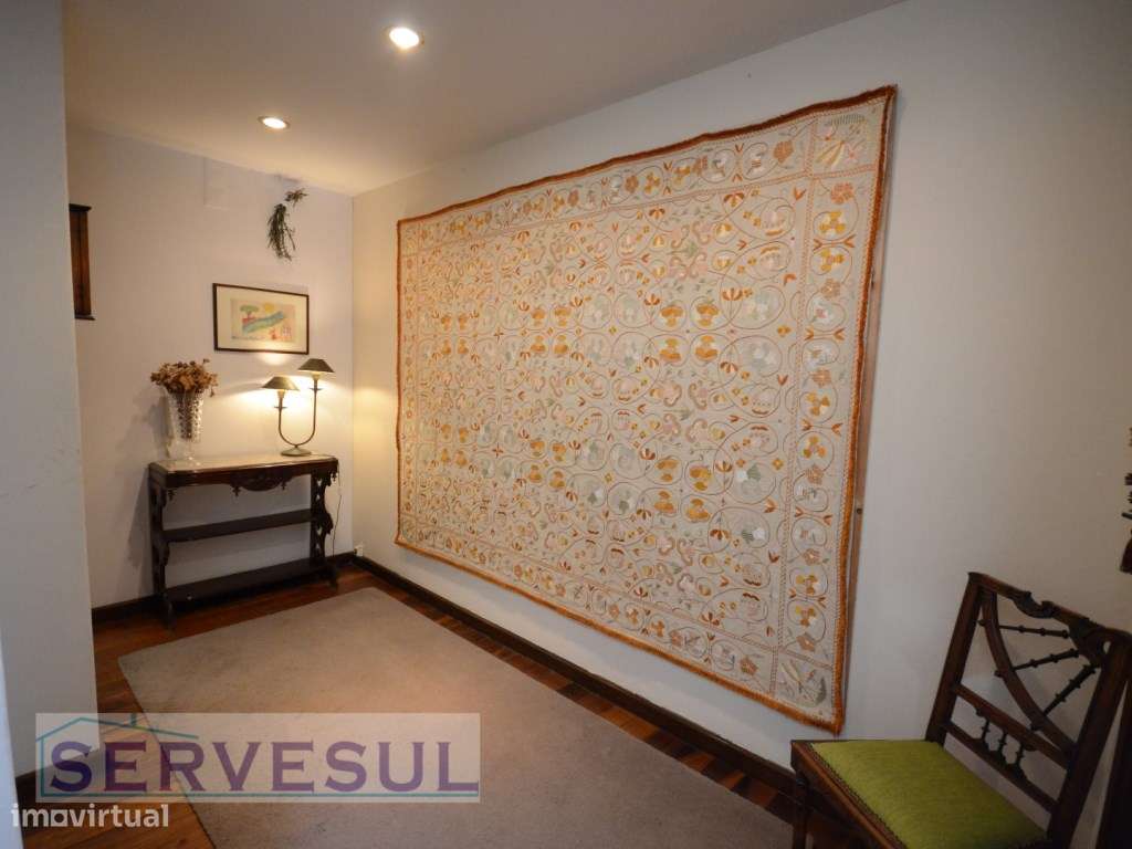 Excelente Oportunidade de Investimento! 1º Andar Duplex de uma Casa...-12