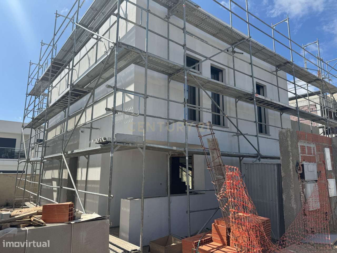 Moradia T4 contemporânea em Construção em Trajouce – São Domingos de R - Grande imagem: 4/31