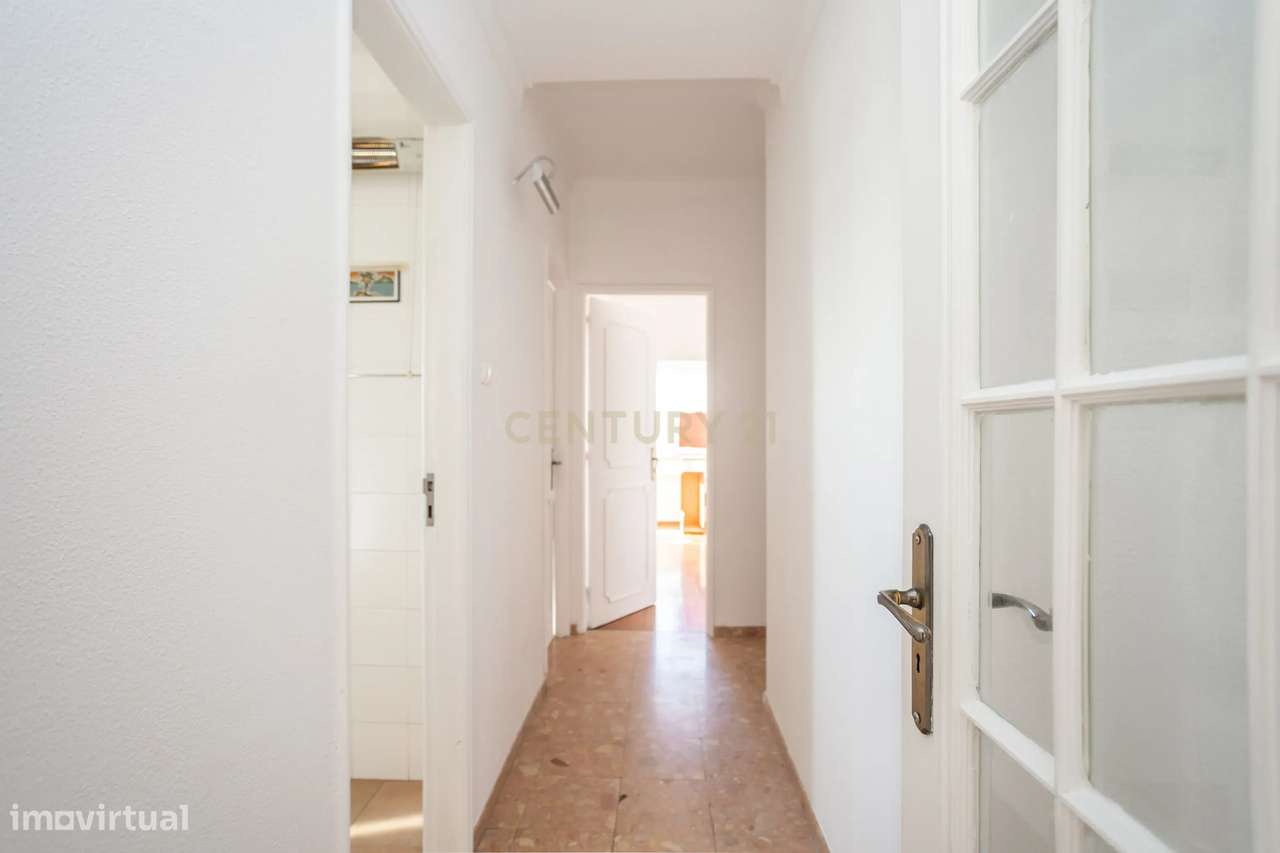 Apartamento T3 em Almada com Excelente Localização-23
