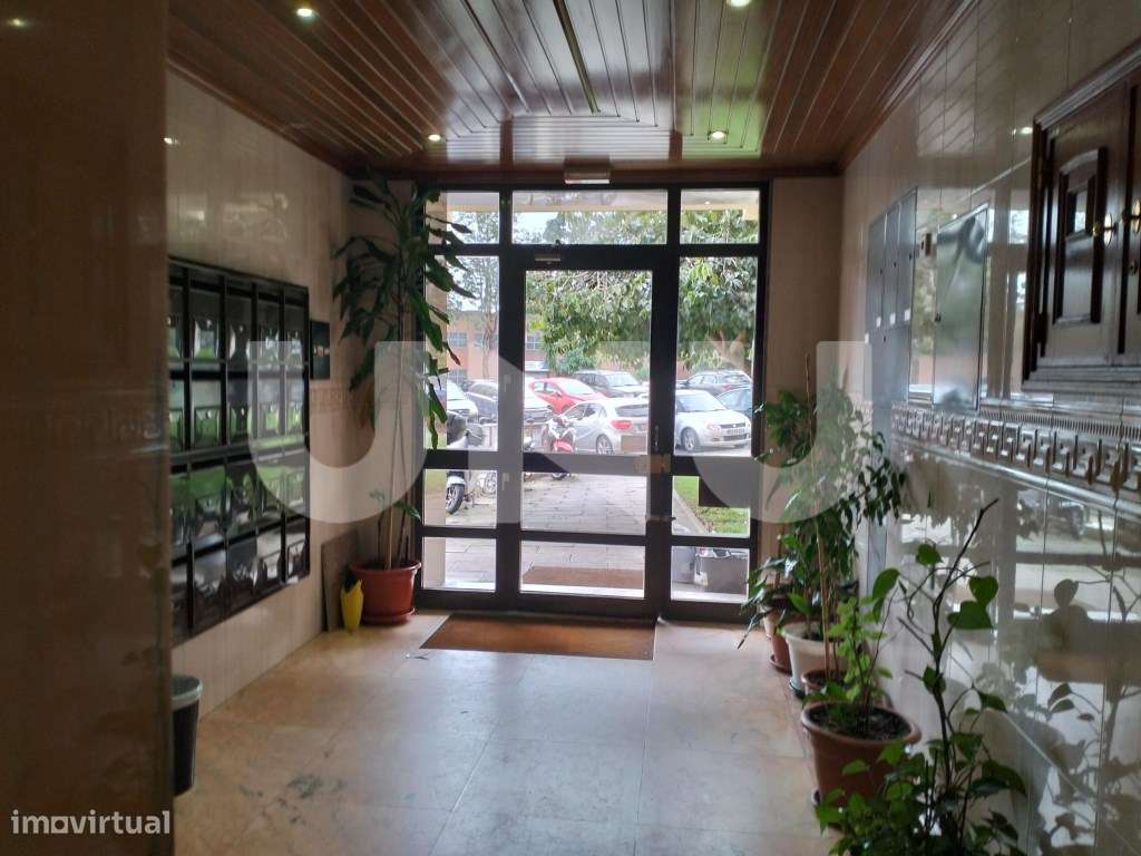 Apartamento T3 com boas áreas, em São Marcos, com suite e lareira-26