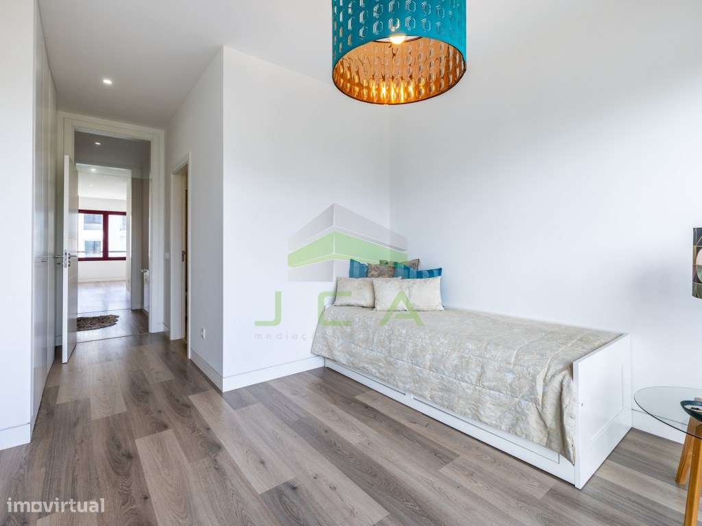 Apartamento T4 com terraço e piscina-31