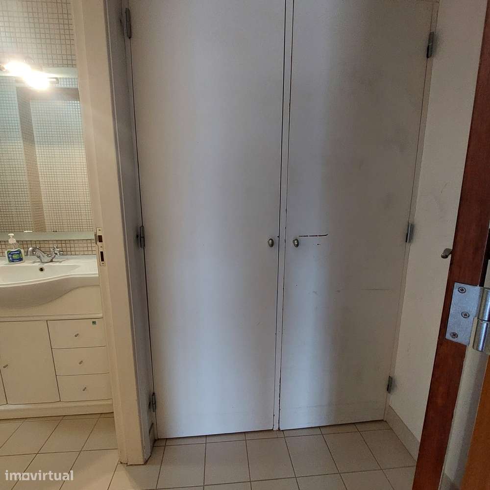 T1 com cozinha separada e elevador em Coimbra-5