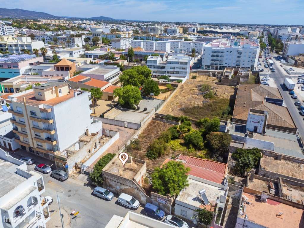 Terreno com Casa em ruínas no Centro de Olhão-24