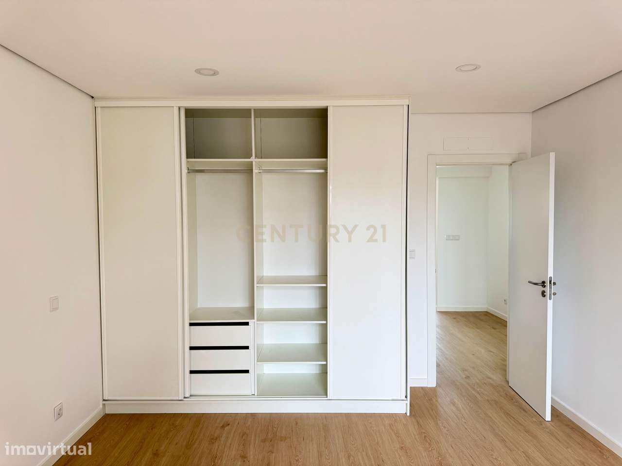 Apartamento T2 no Coração do Laranjeiro-13