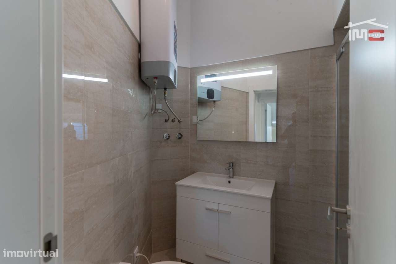 OPORTUNIDADE INVESTIMENTO - APARTAMENTO T4 CONVERTIDO EM T5 COM TER...-25