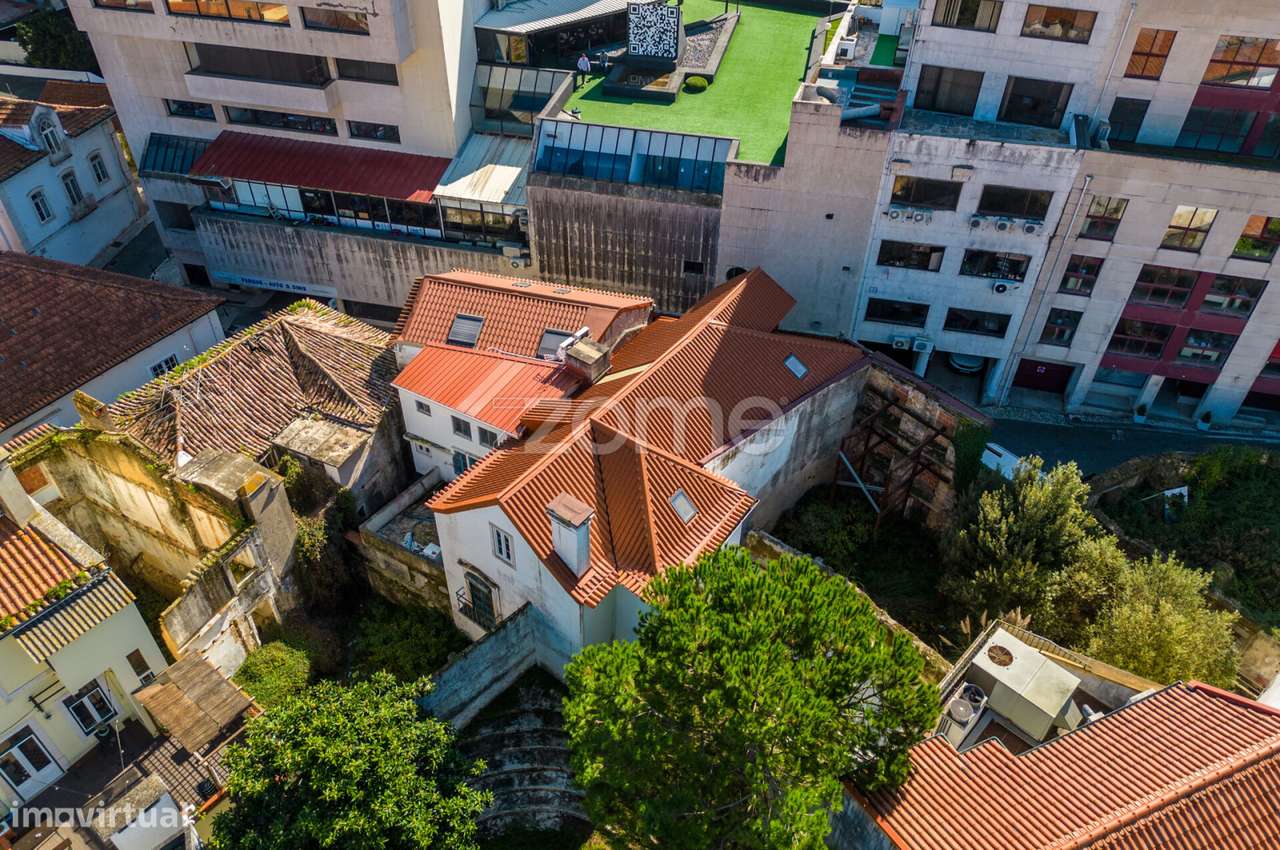 Prédio com grandes áreas no Centro de Leiria-34