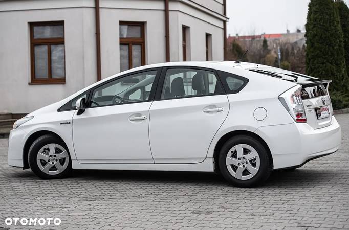 Toyota Prius (Hybrid) Executive - 10