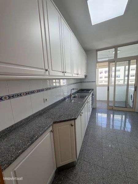 T2 Com Box No Carvalhido Excelente Localizacao E Areas Generosas