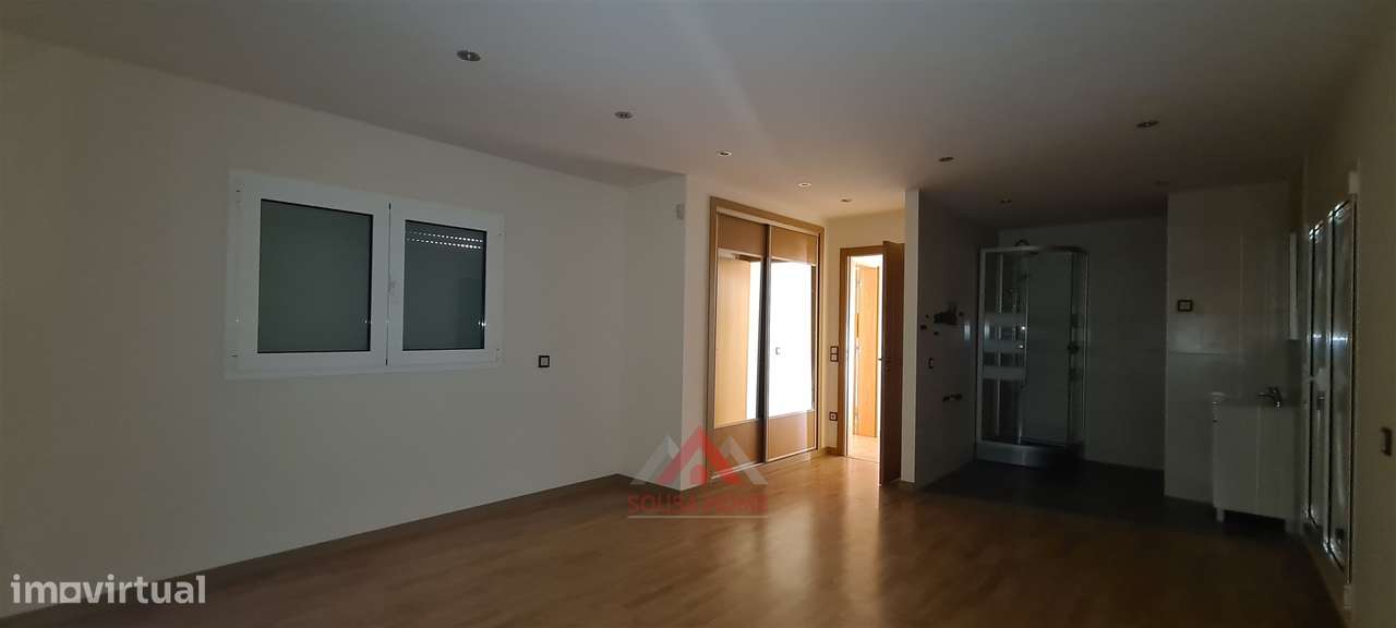 Moradia T7 + Sala c/ 100M2 + Terreno 4.666M2-20