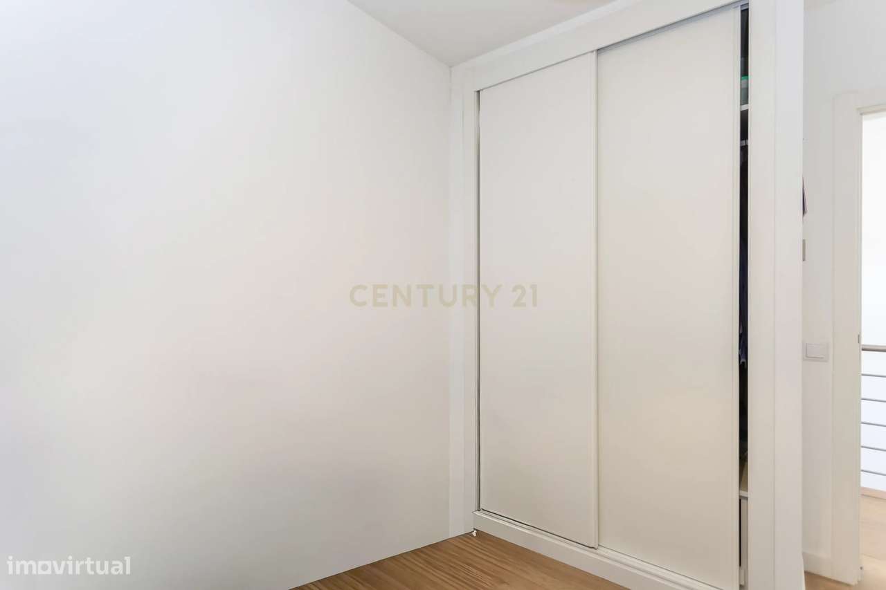 Moradia em banda T3 no Alto do Moinho-21