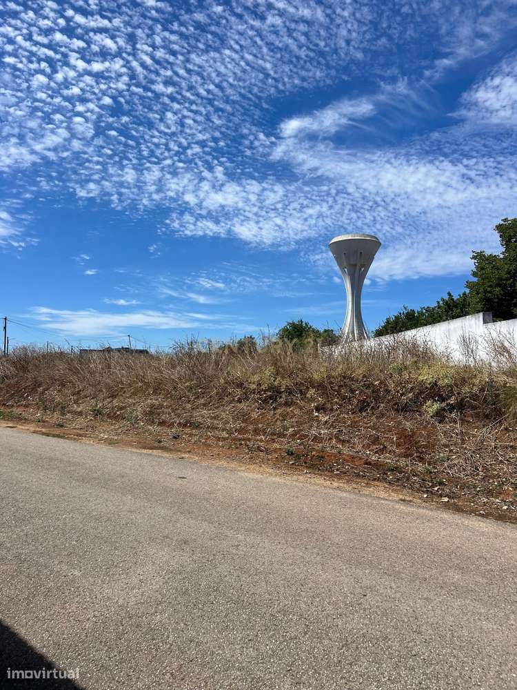 Potencial a 50km de Lisboa: Casa para Renovar com Amplo Logradouro num - Grande imagem: 5/18