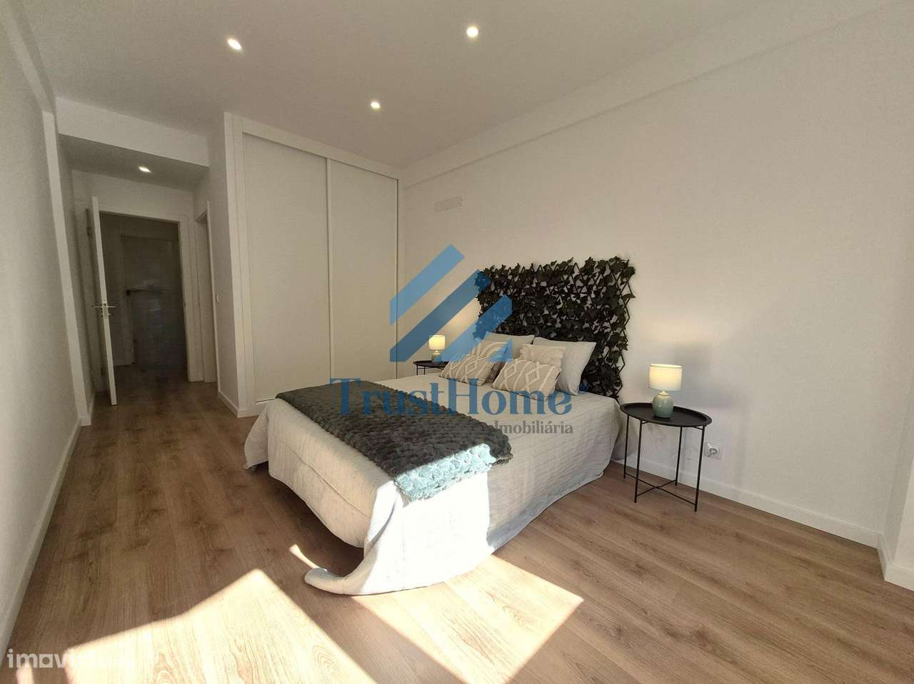 T2 Totalmente Remodelado c/ arrecadação 27m2 Benfica Lisboa-11