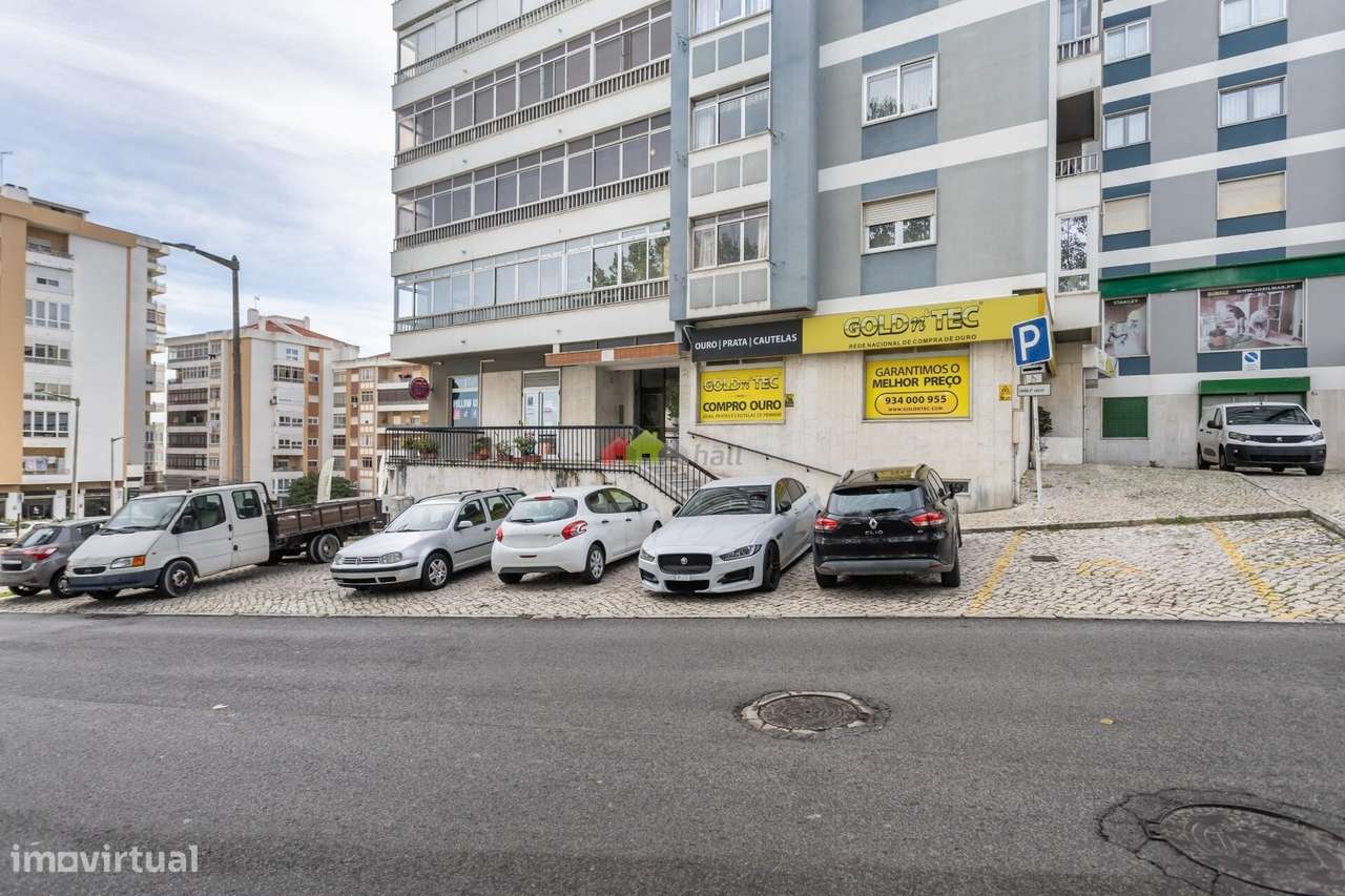 Apartamento T3, central com vista rio-21