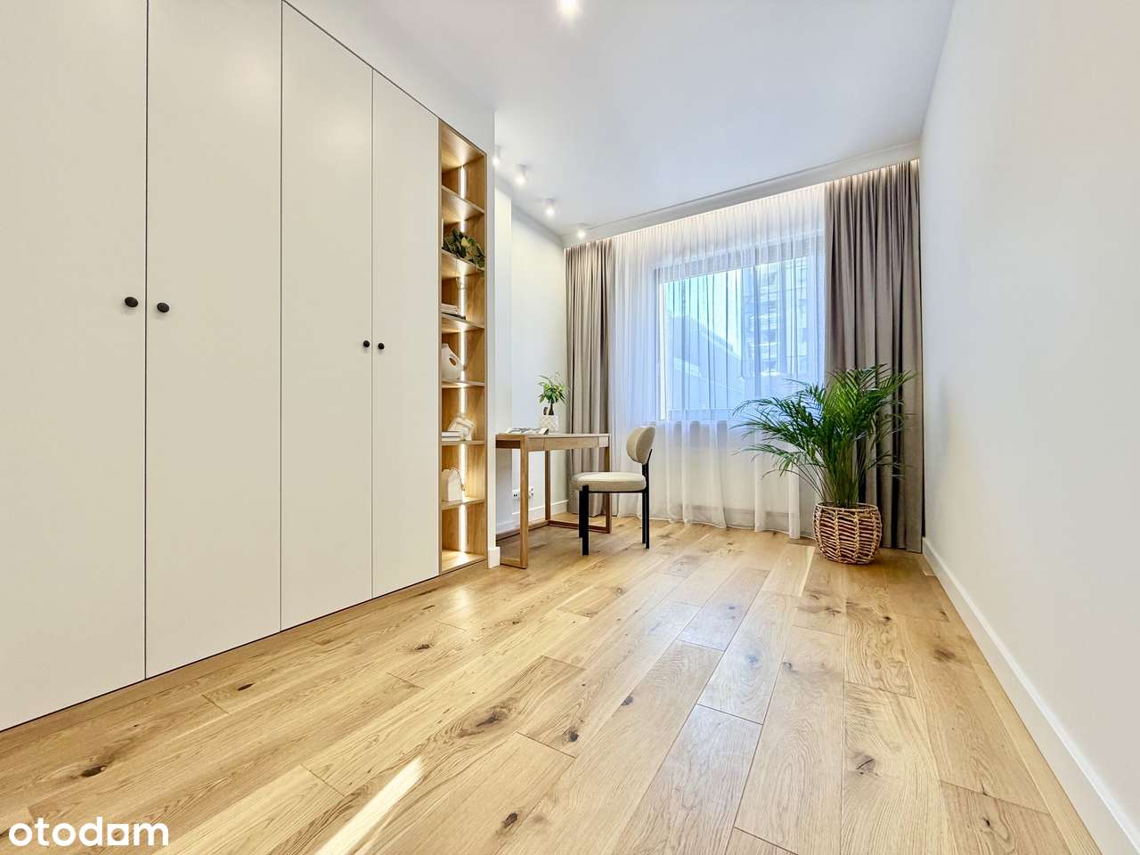 Komfortowy, wykończony apartament z garażem przy Rondzie Daszyńskiego-16