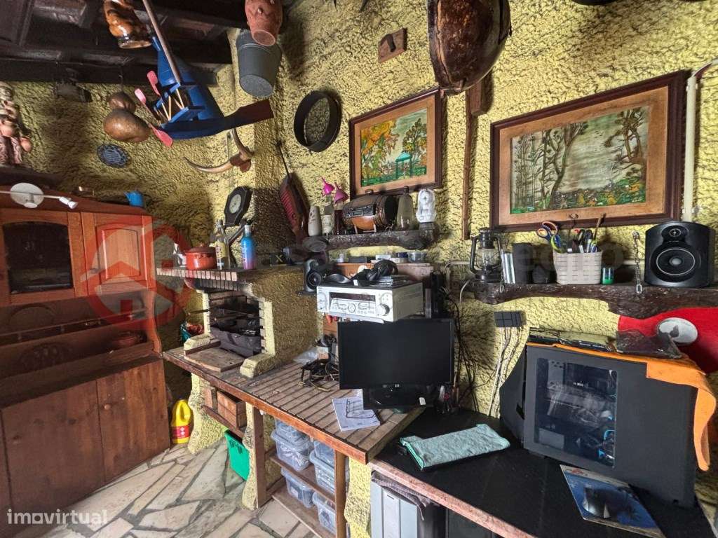 Moradia com dois apartamentos independentes no Laranjeiro, Almada-4