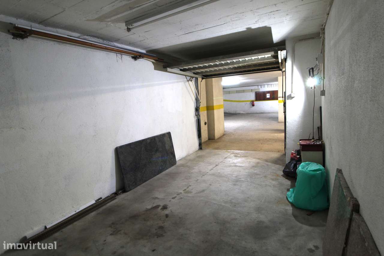 Garagem, Rio de Mouro, Rua Doutor Mário Madeira - Casais de Mem Martins-4