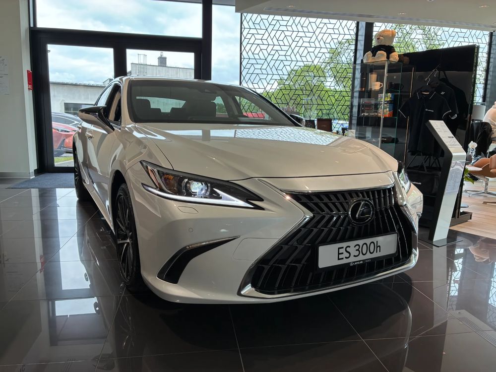 Lexus ES 300h Business Edition 2025