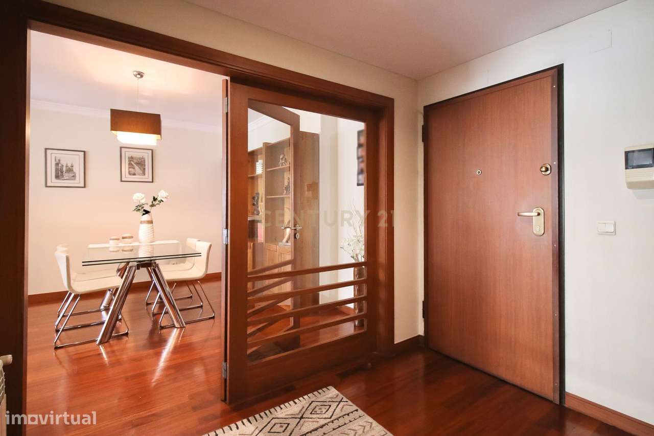 Elegância e Exclusividade no Bairro das Artes T3 Remodelado | Rua Migu-8