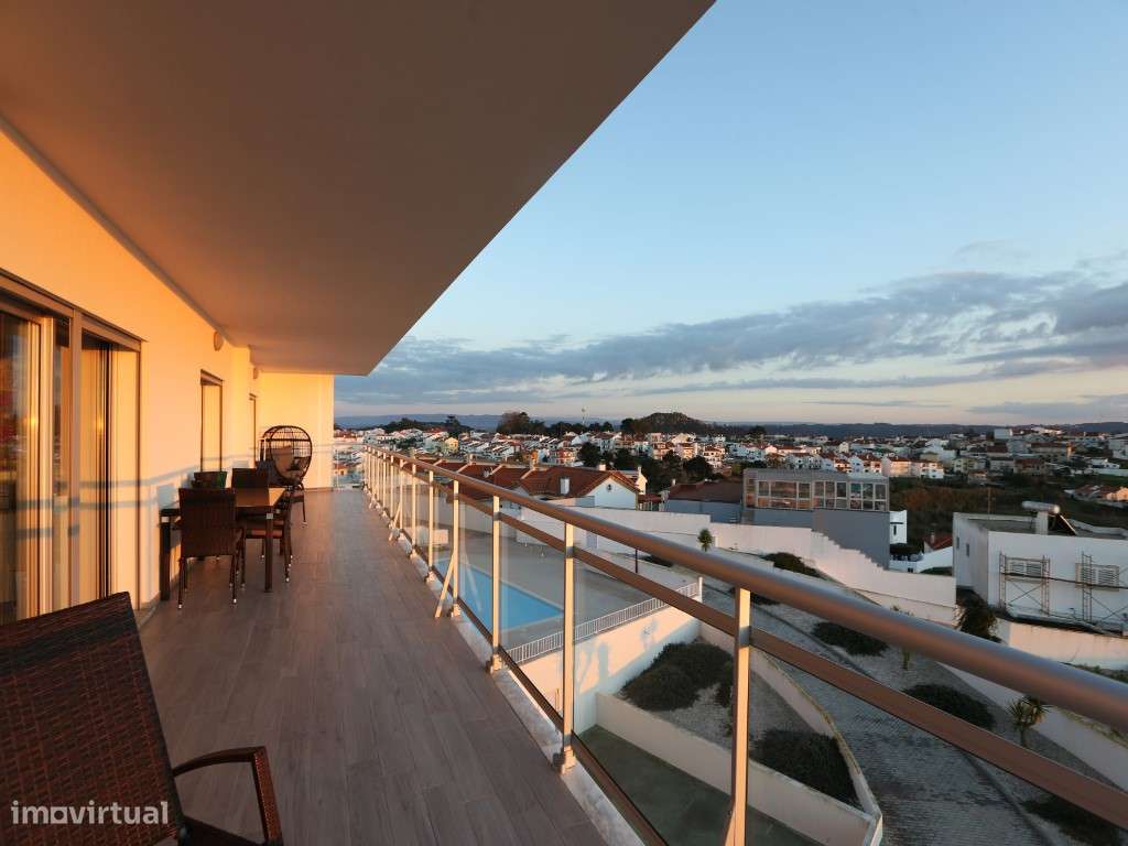 Penthouse T2 com vista panorâmica de mar e terraço privado em condo...-24