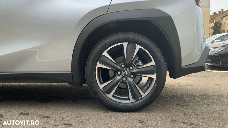 Lexus UX - 15