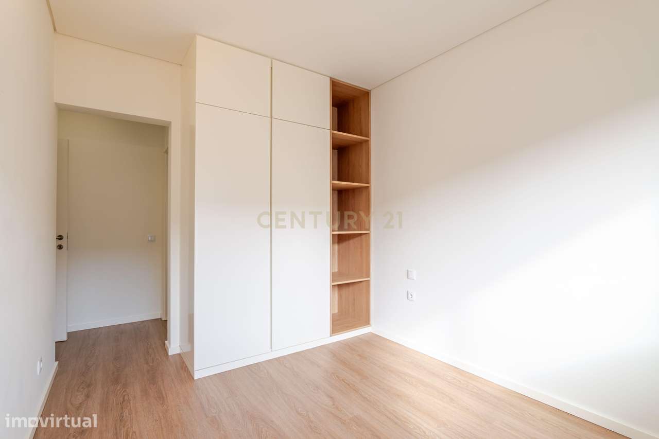 Apartamento T2 praticamente novo , nas Antas, Porto-10