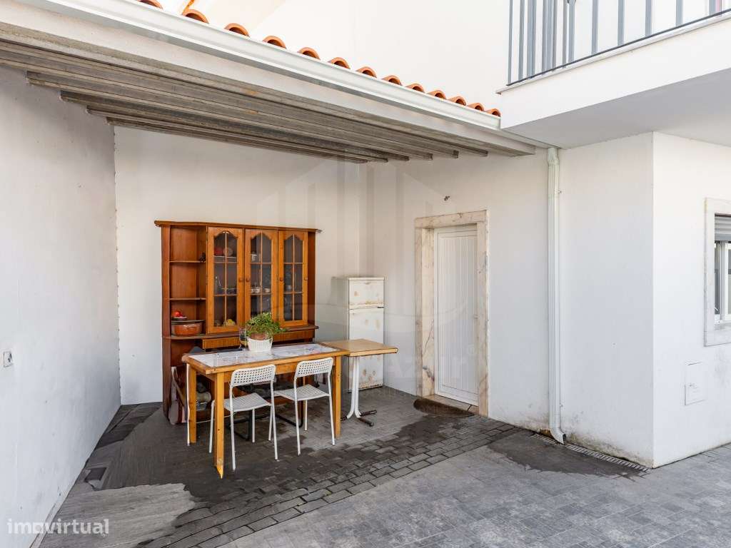 Moradia T2+1 com jardim e Sótão em Fernão Ferro-25