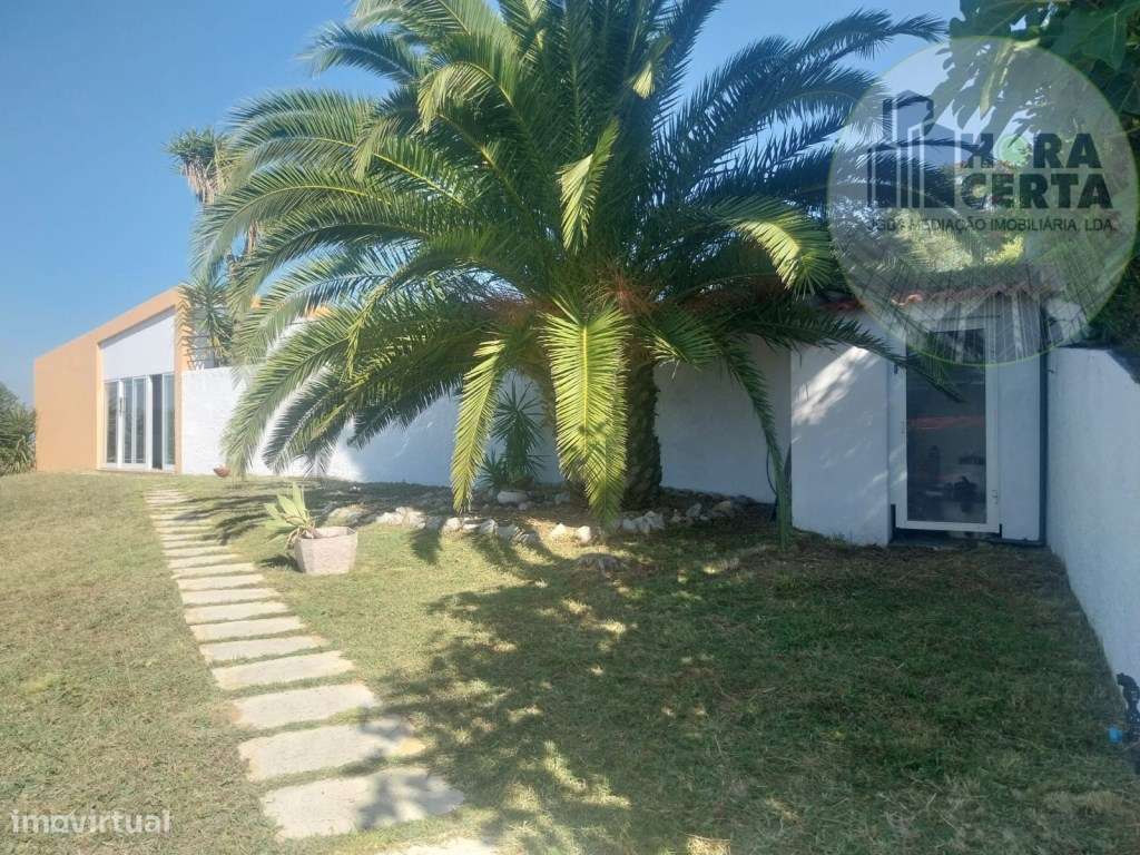 Moradia V4 com piscina em Setúbal!-15
