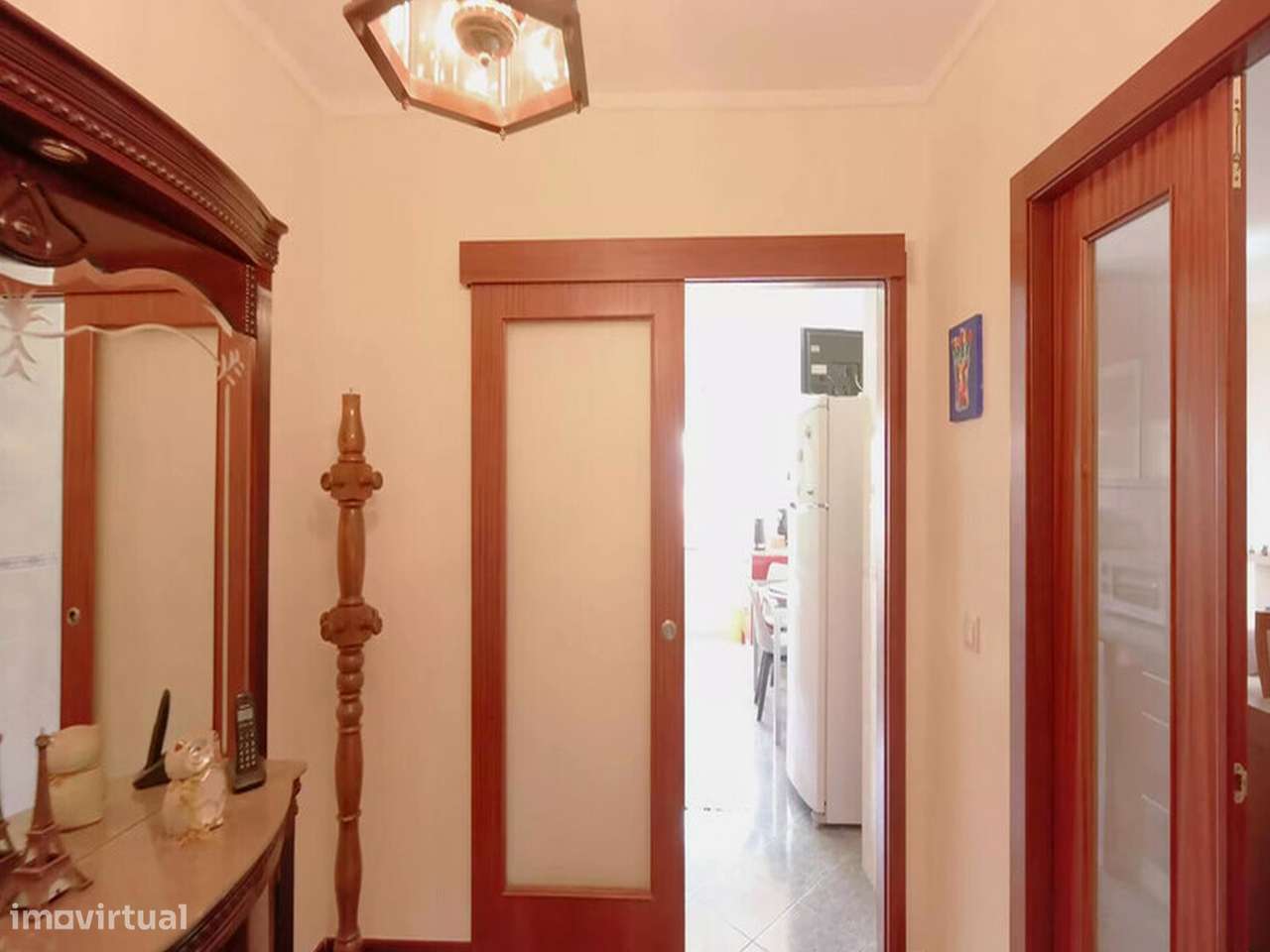 Apartamento T2 com varanda em Canelas