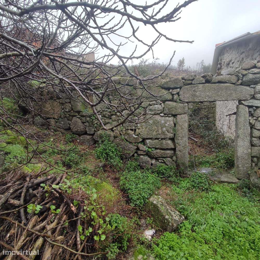 Casa em Ruínas em Casal da Serra, São Vicente da Beira, Castelo Branco - Grande imagem: 2/8
