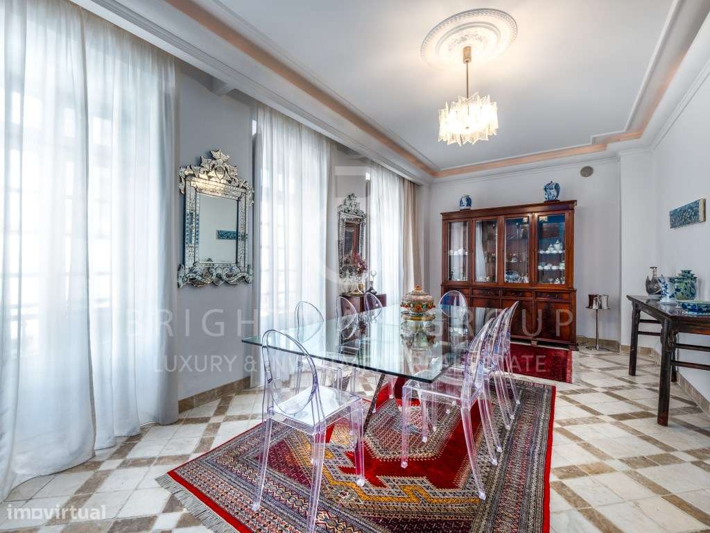 Moradia T5 com piscina em zona histórica da Parede-18