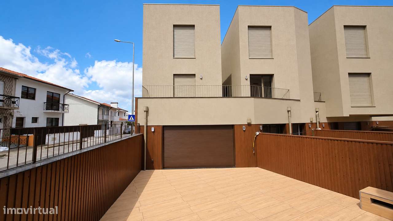 Moradia T3 NOVA, São Cosme | Garagem 2 ou + carros | Pátio + terraço-25