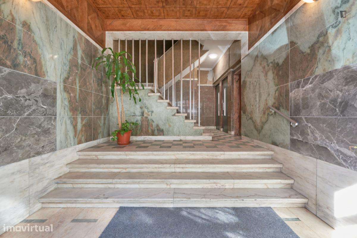 Quarto - localizado em Benfica Lisbon - Grande imagem: 4/10