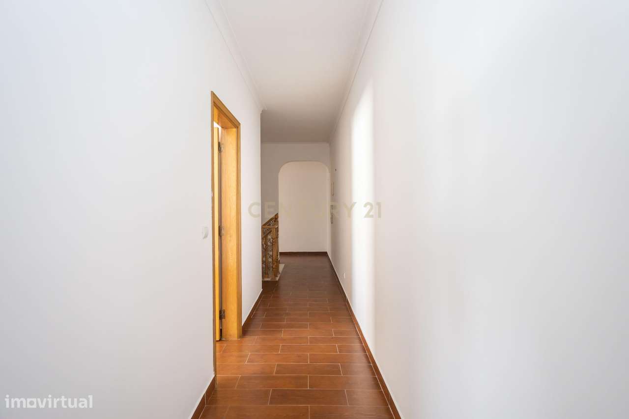 Moradia de 6 assoalhadas em lote de 500 m2-22