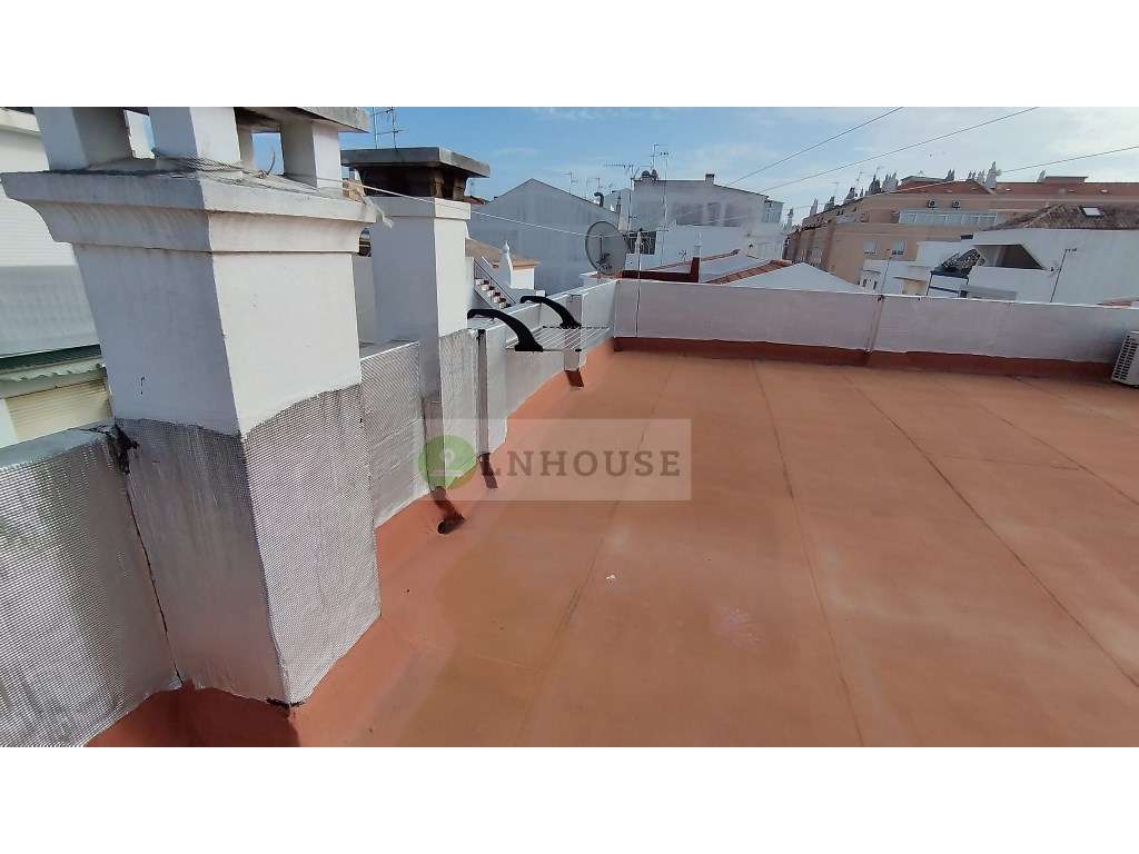 Apartamento T2 com terraço para venda no centro de Vila Real de San...-19