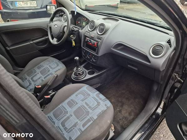 Ford Fiesta 1.3 Ambiente - 14