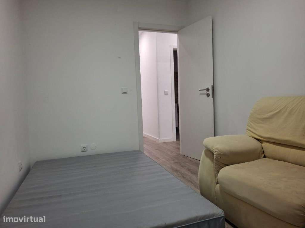 APARTAMENTO T1+1 NA RUA 26 DE JANEIRO - BAIXA DA BANHEIRA-10