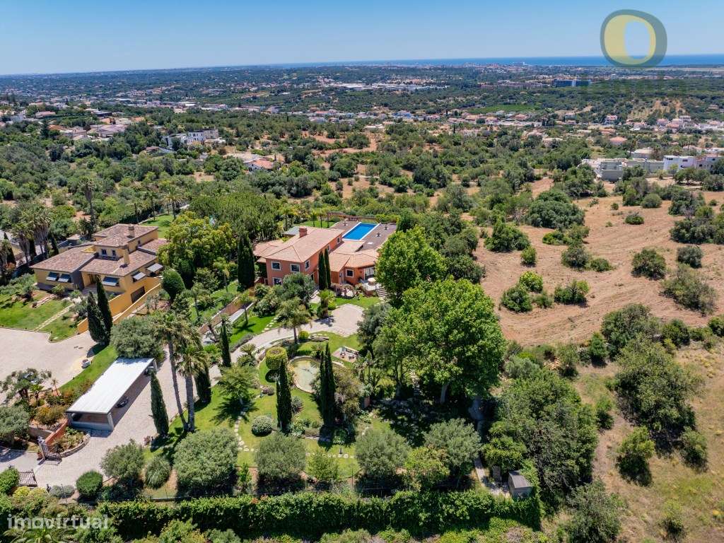 Encantadora Moradia T5 com vista Mar e Golfe, inserida num cenário ...-50