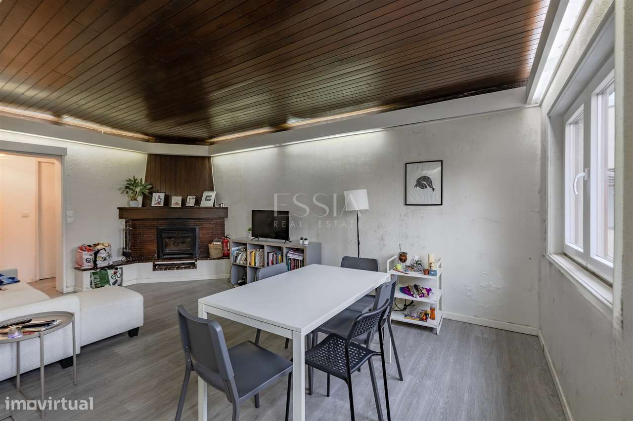 Apartamento T4 nas Antas, junto à Av. Fernão de Magalhães - Grande imagem: 4/21