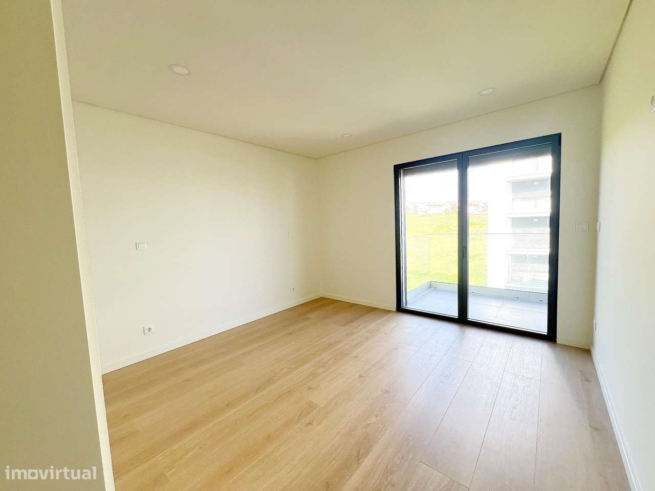 T2 novo c/ estacionamento e varanda - URBANIZAÇÃO MOINHOS DO...-37