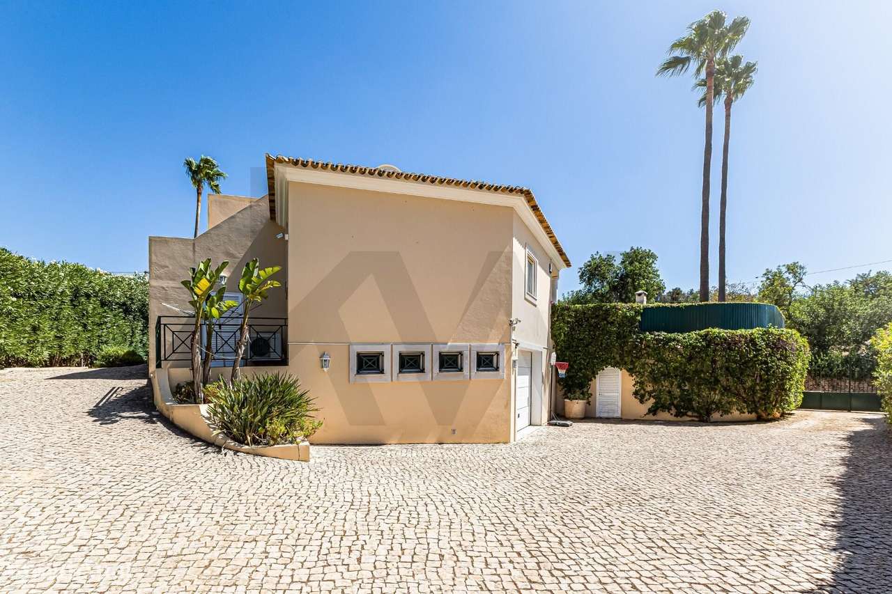 Moradia T5 isolada com Piscina, Garagem, Amplos Salões no Algarve - Grande imagem: 4/60