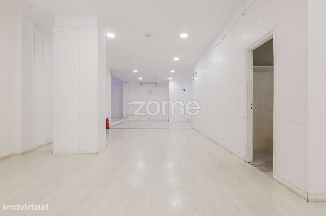 Espaço Comercial/Loja - Rua da Milharada 28 em Massamá - Grande imagem: 3/26