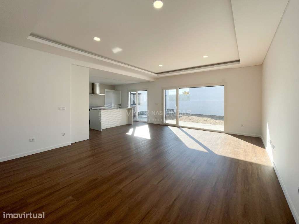 Moradia T4 Térrea | 2 Suítes | Espaço para Piscina | Fernão Ferro - Grande imagem: 2/28