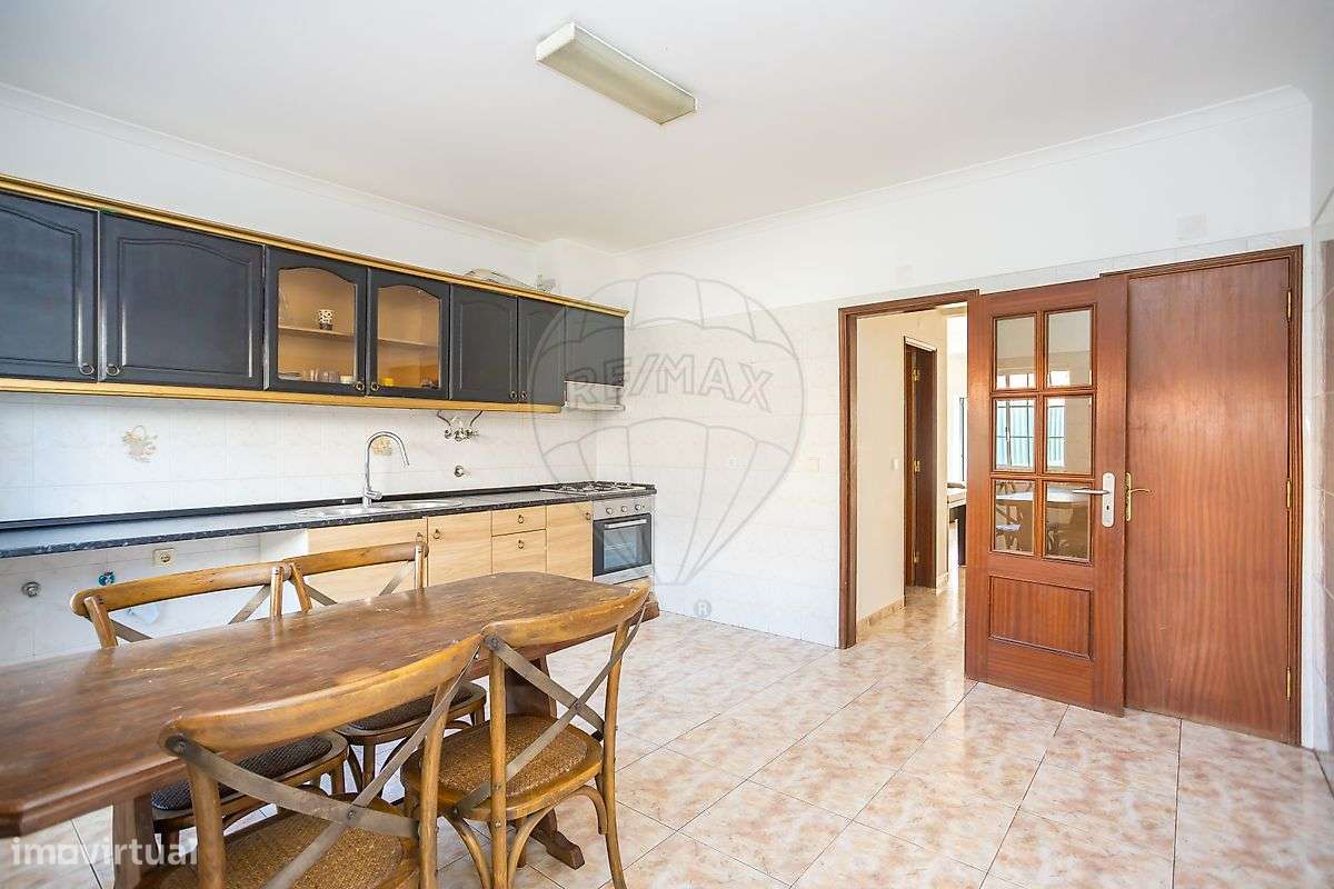 Moradia T3 com Quintal, Escritório e Churrasqueira – Quinta do Conde-15