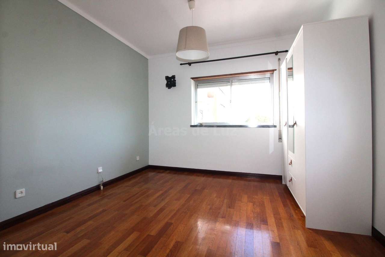 Apartamento T3 - Com Garagem e Sótão-8