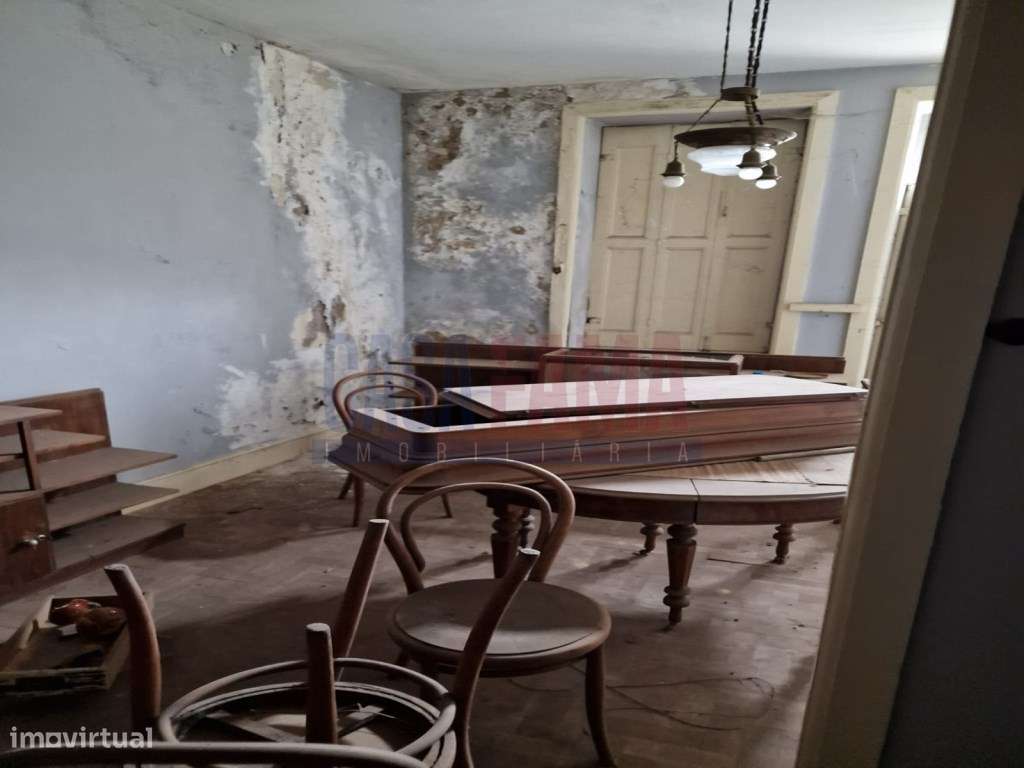 Moradia para restauro com projeto aprovado no Centro da Póvoa de Va... - Grande imagem: 4/13