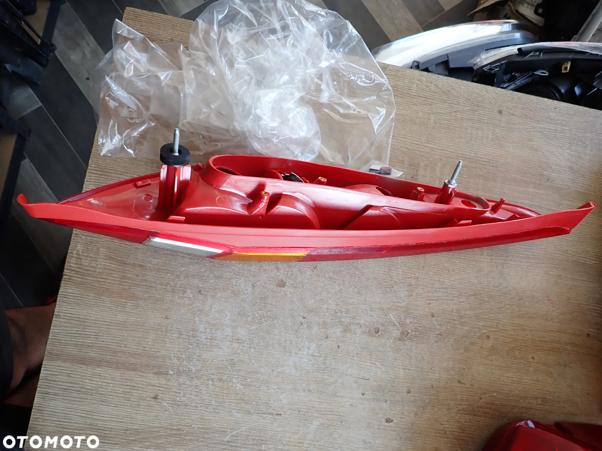 FIAT PUNTO II LIFT LAMPA PRAWY TYŁ NOWA - 2